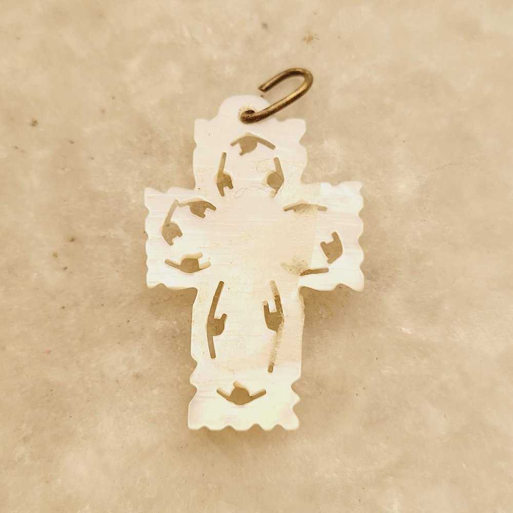 Vintage Mother of Pearl Etched Cross Pendant - Picture 2 of 3